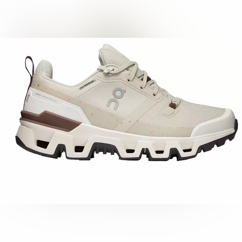 On Cloud On Women’s Cloudwander Waterproof Hiking Shoes. EUC. Size 8.5